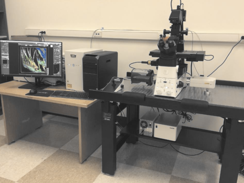 A state-of-the-art microscope setup in Kettering University's Advanced Microscopy Laboratory supports high-resolution imaging for cutting-edge research and analysis.